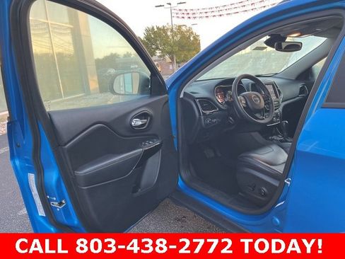 Used 2023 Jeep Cherokee Altitude Lux image 4