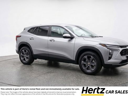 Used 2025 Chevrolet Blazer LT FWD image 1