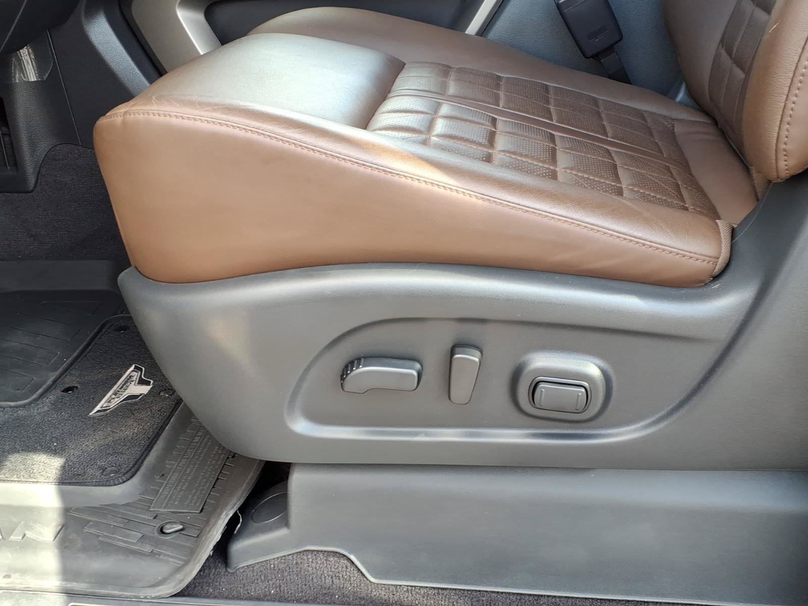 Used 2023 Nissan Titan Platinum Reserve w/ Off Road Protection Package AWD/4WD image 23