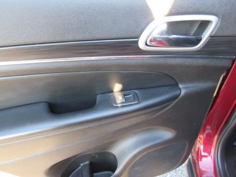 Used 2021 Jeep Grand Cherokee Limited image 18