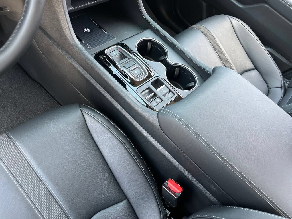 Used 2025 Honda Pilot Touring image 21