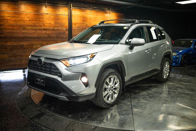 Used 2019 Toyota RAV4 Limited w/ Carpet Mat Package FWD image 2