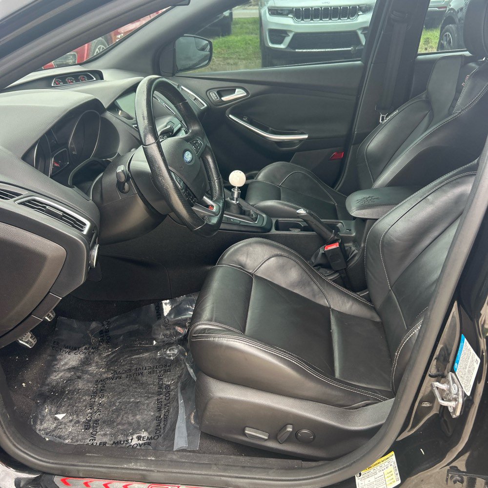 Used 2015 Ford Focus ST w/ Equipment Group 402A FWD image 3