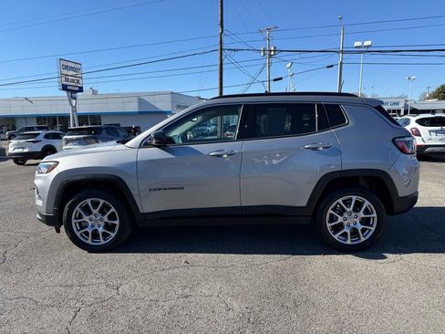 Used 2022 Jeep Compass Latitude image 7