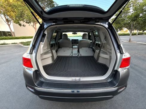 Used 2013 Toyota Highlander SE FWD image 19