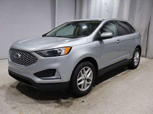 Used 2024 Ford Edge SEL image 5