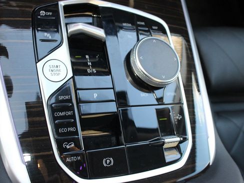 Used 2024 BMW X7 xDrive40i image 17