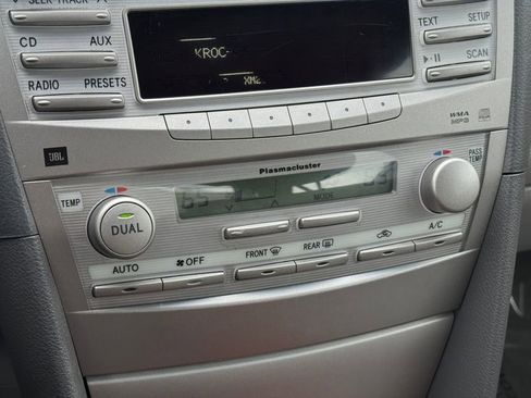 Used 2011 Toyota Camry Hybrid w/ Leather Pkg FWD image 22