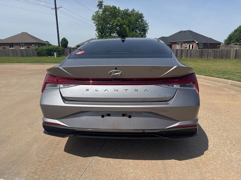 Used 2023 Hyundai Elantra Limited FWD image 4