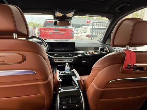 Used 2023 BMW X7 xDrive40i w/ M Sport Package image 8