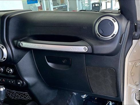 Used 2017 Jeep Wrangler Unlimited Sahara w/ Quick Order Package 24E Chief AWD/4WD image 26