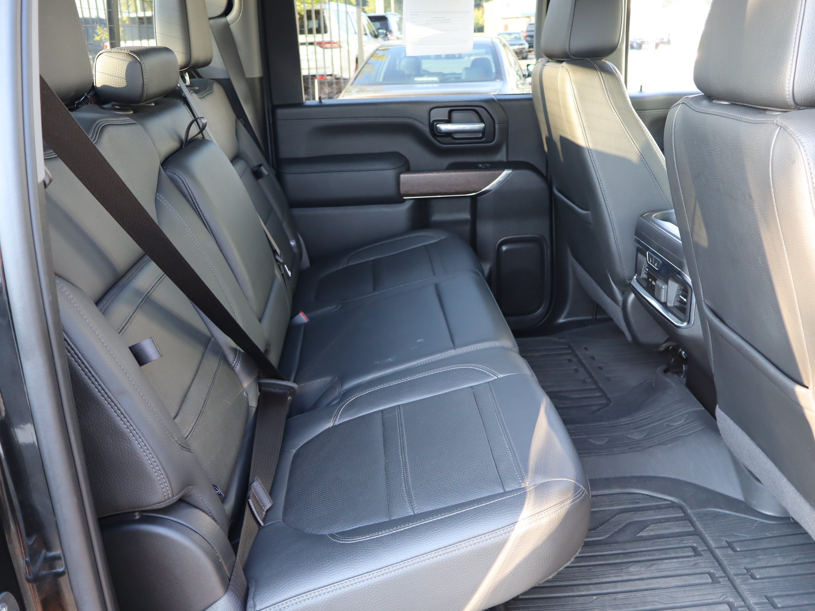 Used 2023 GMC Sierra 2500 Denali w/ Denali Black Diamond Edition AWD/4WD image 38