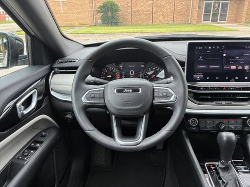 Used 2025 Jeep Compass Limited AWD/4WD image 29