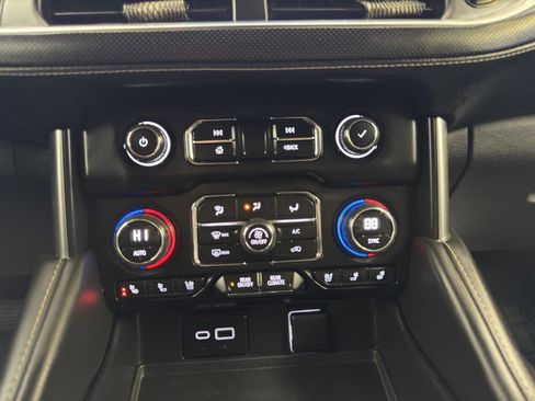 Used 2023 Chevrolet Suburban Premier image 27