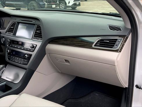 Used 2017 Hyundai Sonata Limited w/ Ultimate Package 04 FWD image 19