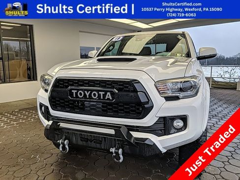 Used 2019 Toyota Tacoma TRD Sport image 1