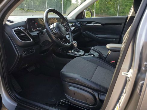 Used 2025 Kia Seltos S FWD image 16