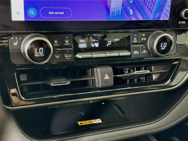 Used 2023 Toyota Highlander XLE FWD image 15