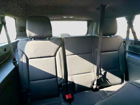 Used 2025 Chevrolet Suburban Z71 AWD/4WD image 23