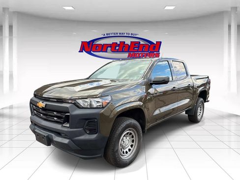 Used 2023 Chevrolet Colorado W/T RWD image 3