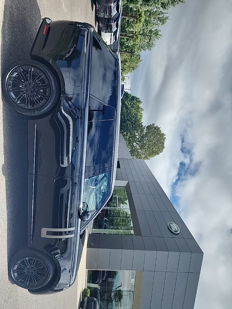 New 2026 Land Rover Range Rover Long Wheelbase SE AWD/4WD image 8