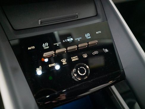 New 2025 Porsche Macan Turbo Electric AWD/4WD image 30