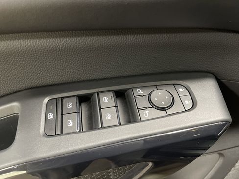 Used 2024 Nissan Pathfinder S image 8