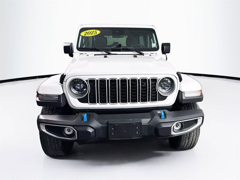 Used 2024 Jeep Wrangler Unlimited Sahara image 27