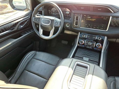 Used 2024 GMC Yukon XL Denali image 10