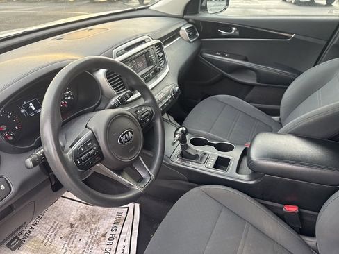 Used 2016 Kia Sorento LX image 10