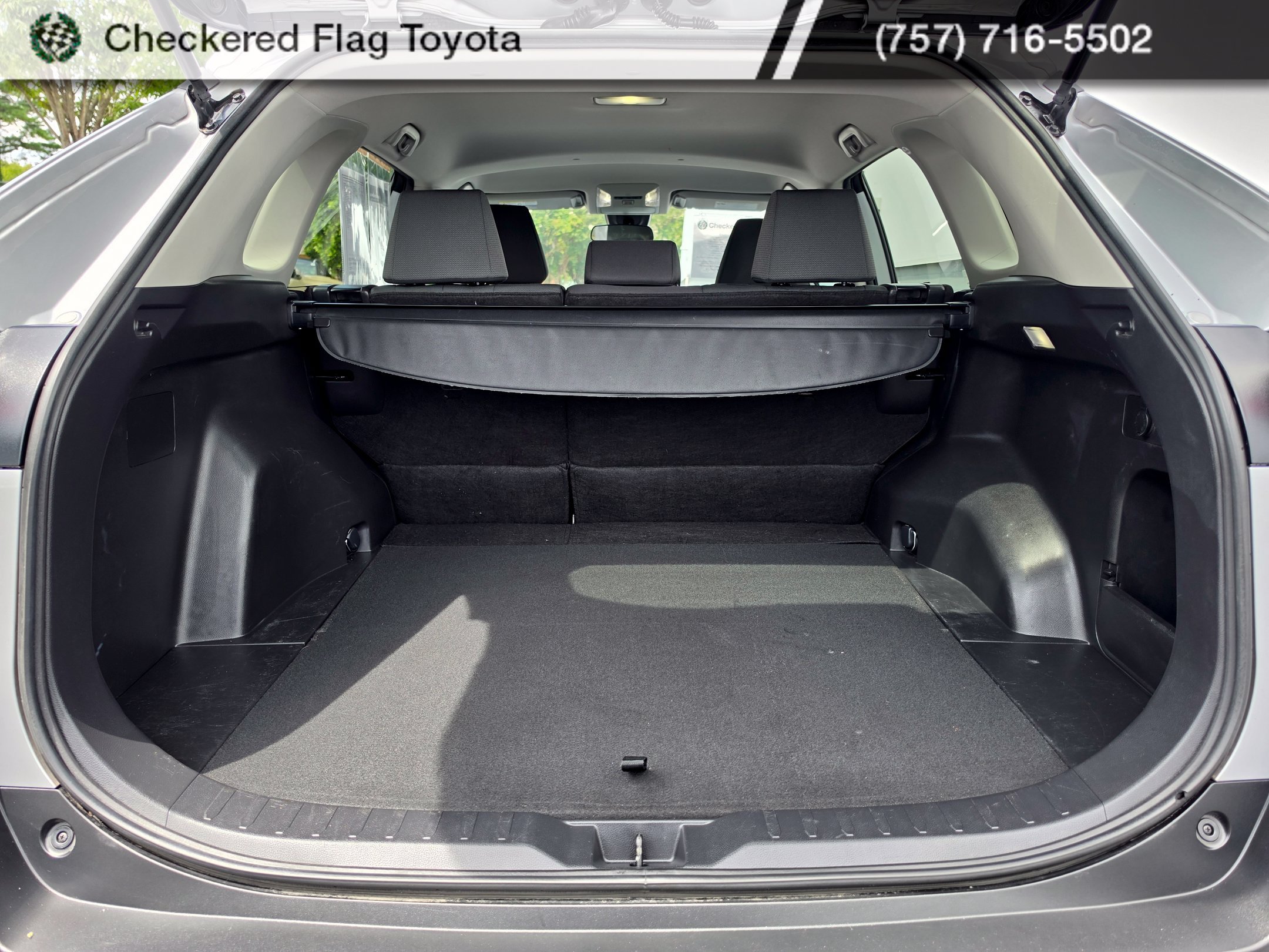 Used 2022 Toyota RAV4 XLE AWD/4WD image 12