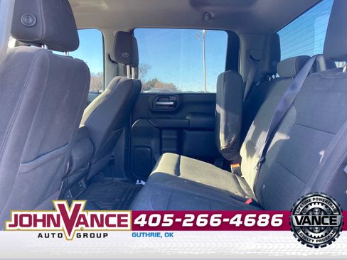 Used 2022 Chevrolet Silverado 2500 Custom w/ Custom Convenience Package image 3