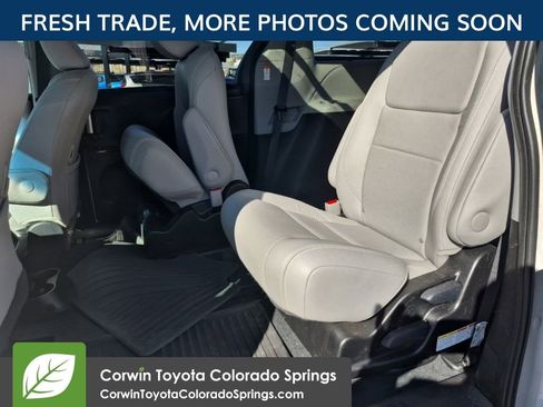 Used 2017 Toyota Sienna Limited image 12