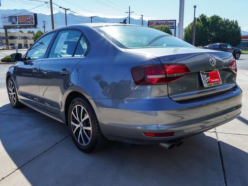 Used 2017 Volkswagen Jetta SE FWD image 6