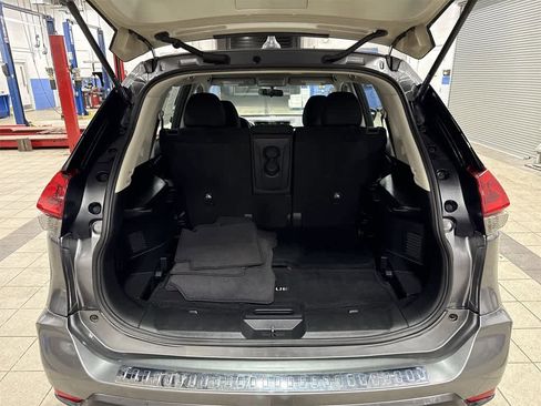 Used 2018 Nissan Rogue S image 11