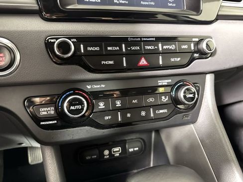 Used 2017 Kia Niro LX image 8