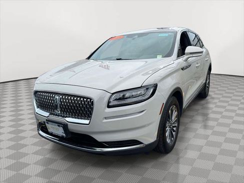 Used 2023 Lincoln Nautilus Reserve AWD/4WD image 2
