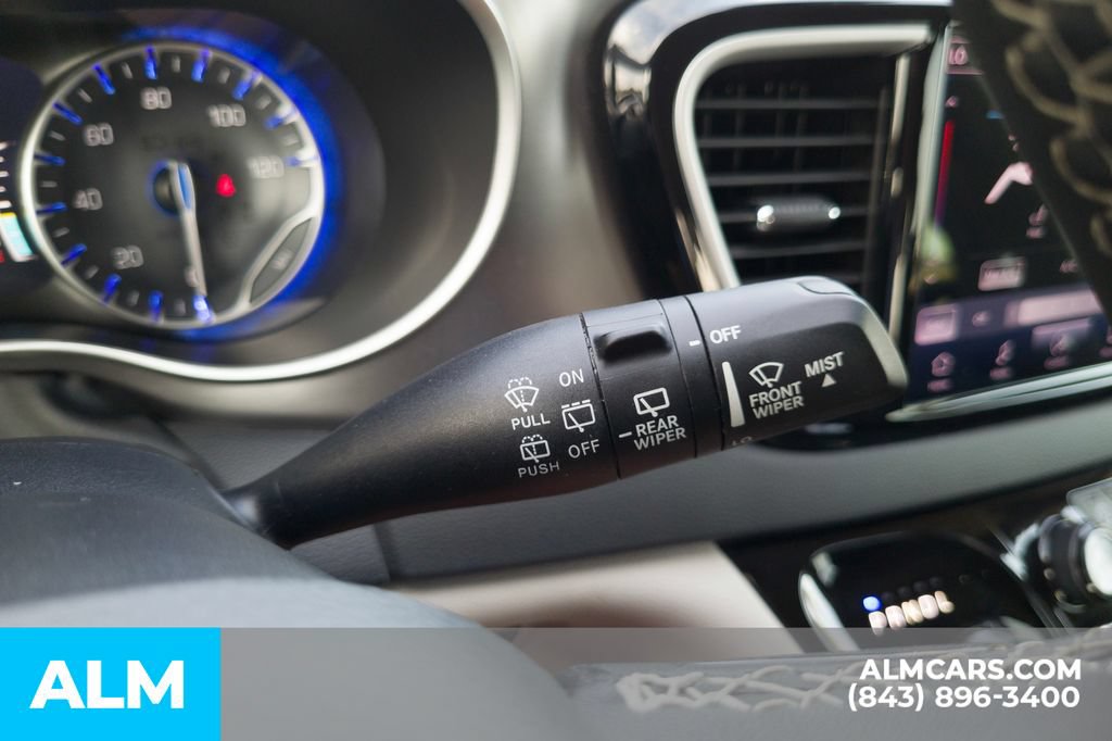 Used 2024 Chrysler Pacifica Touring-L FWD image 30