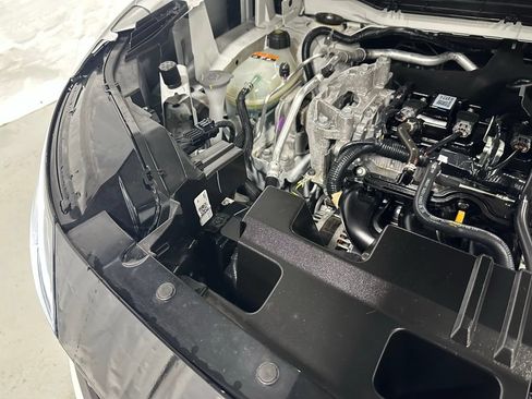 Used 2025 Nissan Kicks SV AWD/4WD image 59