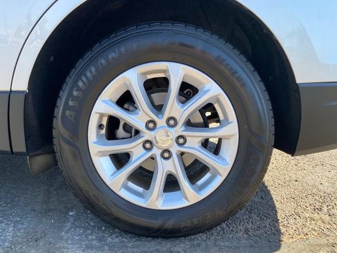 Used 2018 Chevrolet Equinox LT FWD image 17