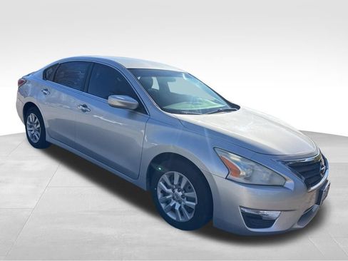 Used 2014 Nissan Altima 2.5 S FWD image 2