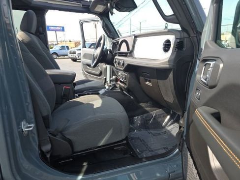 Used 2025 Jeep Wrangler Unlimited Sahara w/ Safety Group image 43