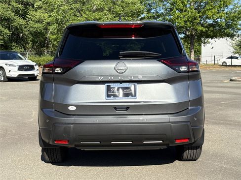 Used 2025 Nissan Rogue S FWD image 22
