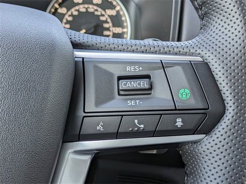 New 2025 Mitsubishi Outlander SE image 29