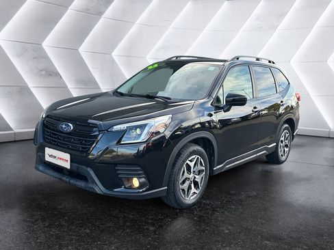 Used 2022 Subaru Forester Premium image 3