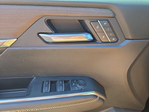 Used 2025 GMC Acadia Denali FWD image 20
