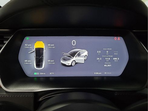 Used 2019 Tesla Model X image 14