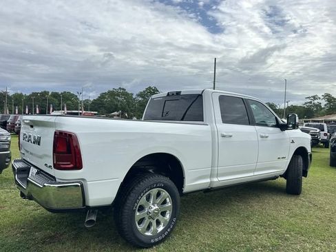 New 2026 RAM 2500 Laramie AWD/4WD image 8