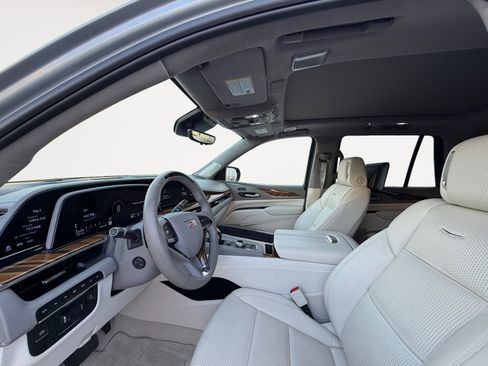 Used 2024 Cadillac Escalade Premium Luxury Platinum image 4