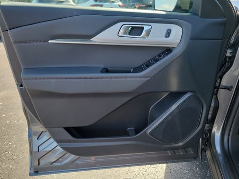 Used 2025 Ford Explorer Active w/ Active Comfort Package image 17